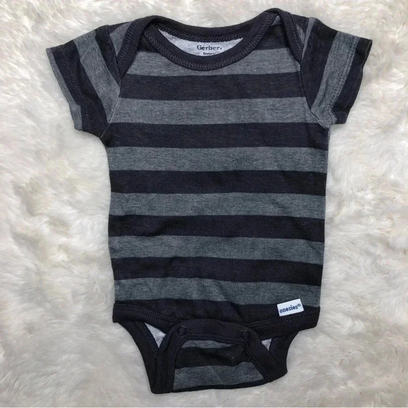 Gerber  Onesie Diaper Shirt Black & Grey Striped Size Newborn - Picture 1 of 16